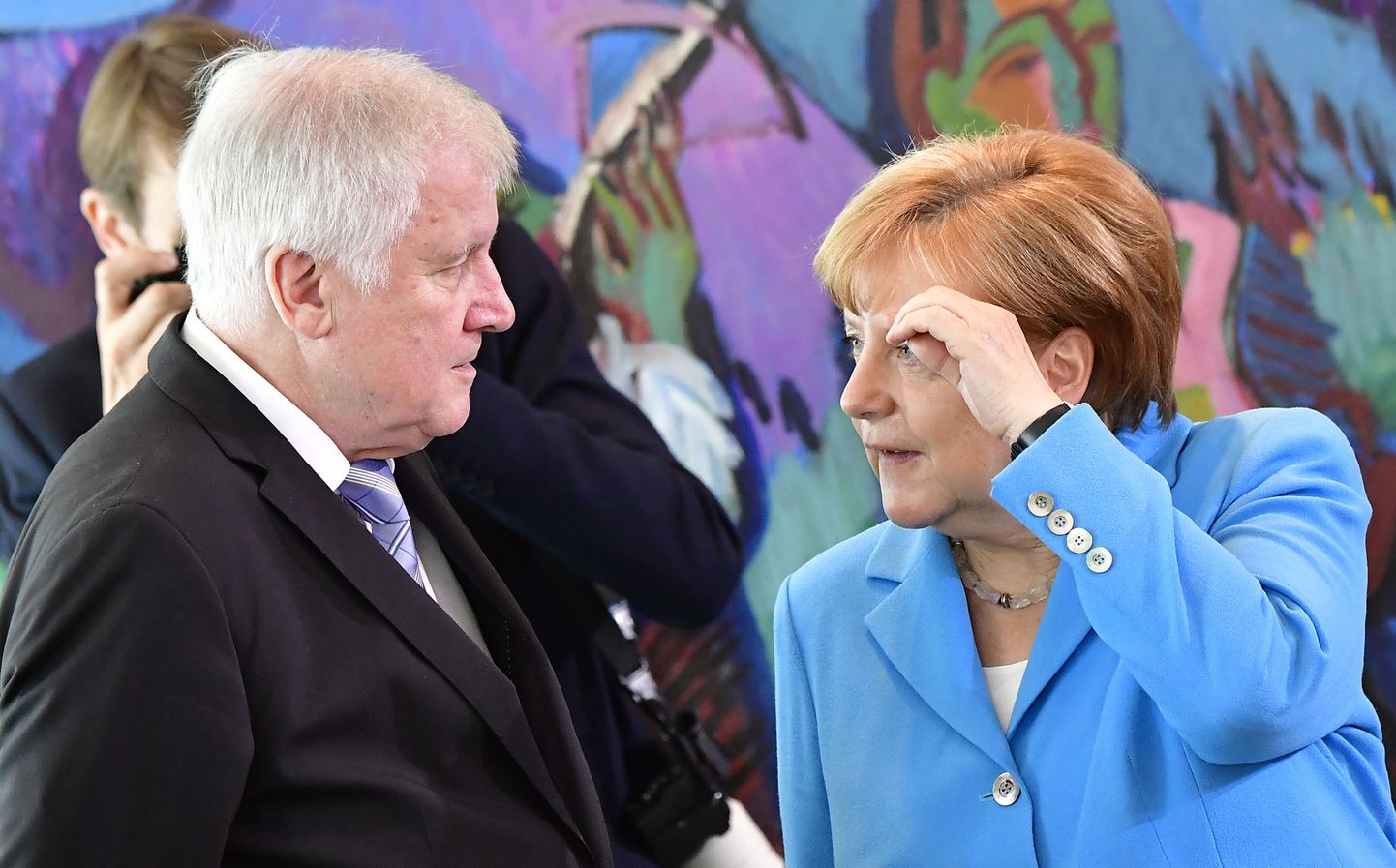 Kantsler Angela Merkel (paremal) ja siseminister Horst Seehofer.