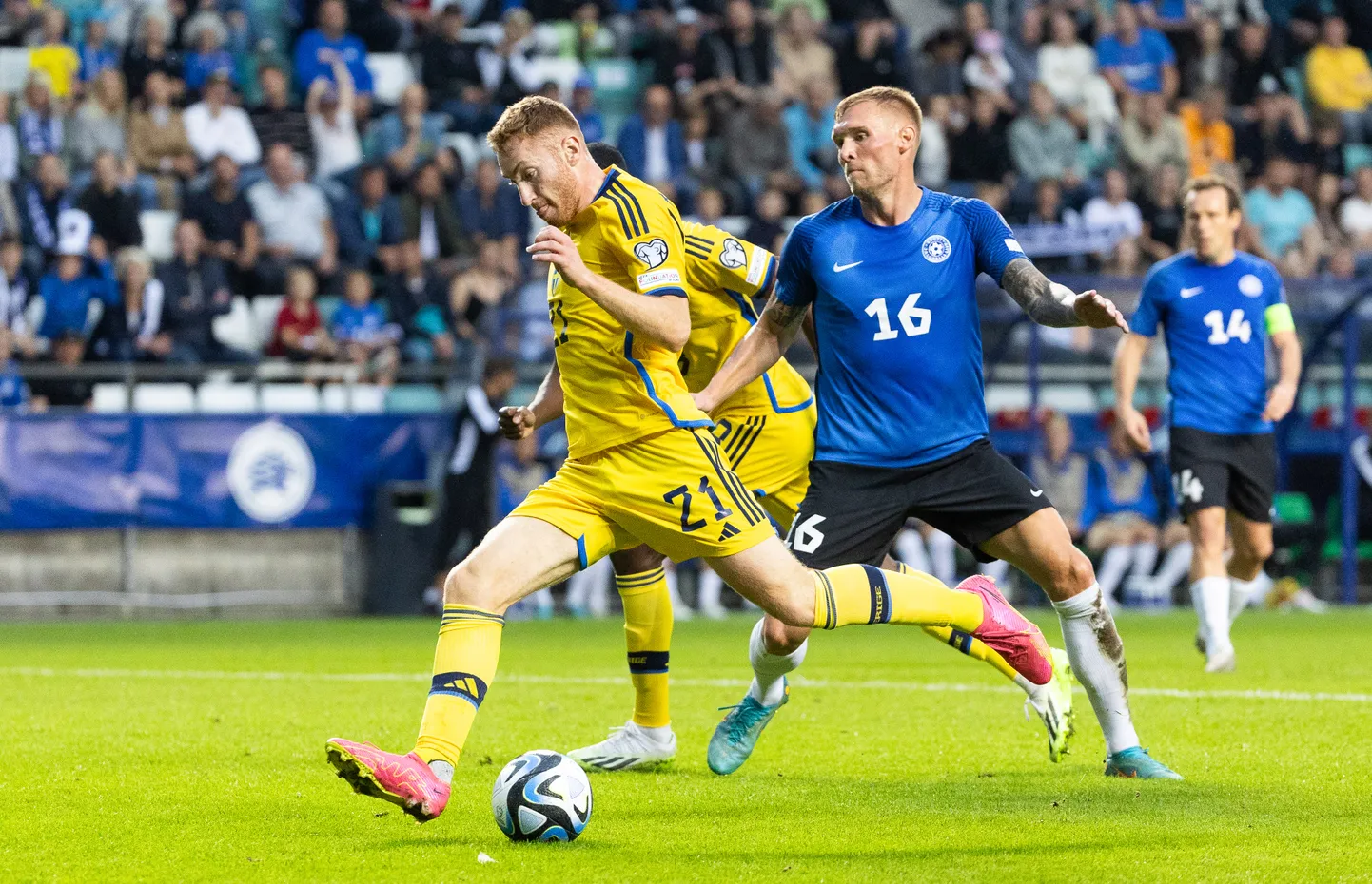 Kohe lööb täiesti üksi läbi pääsenud Dejan Kulusevski Rootsi teise värava. Joonas Tamm (nr 16) ega ükski tema kaaslane ei jõudnud takistama.