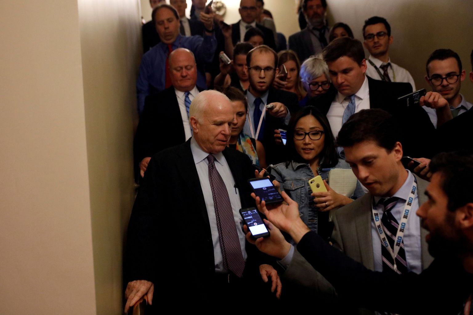 Senaator John McCain andmas meediale kommentaare pärast otsustava hääle andmist senatis.