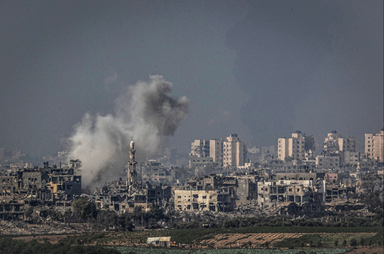 Вид на сектор Газа. На фото — здания, разрушенные в результате израильских бомбардировок.