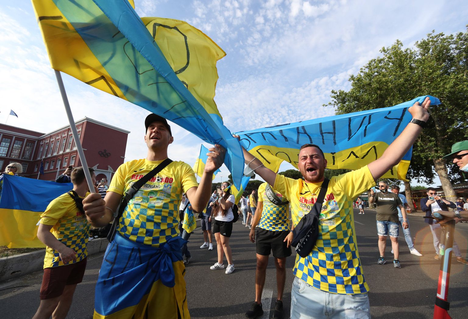 Ukraina jalgpallisõbrad saavad elada väga paljudele välismaal mängivatele meestele. Seitse neist mängivad ka Eestis.