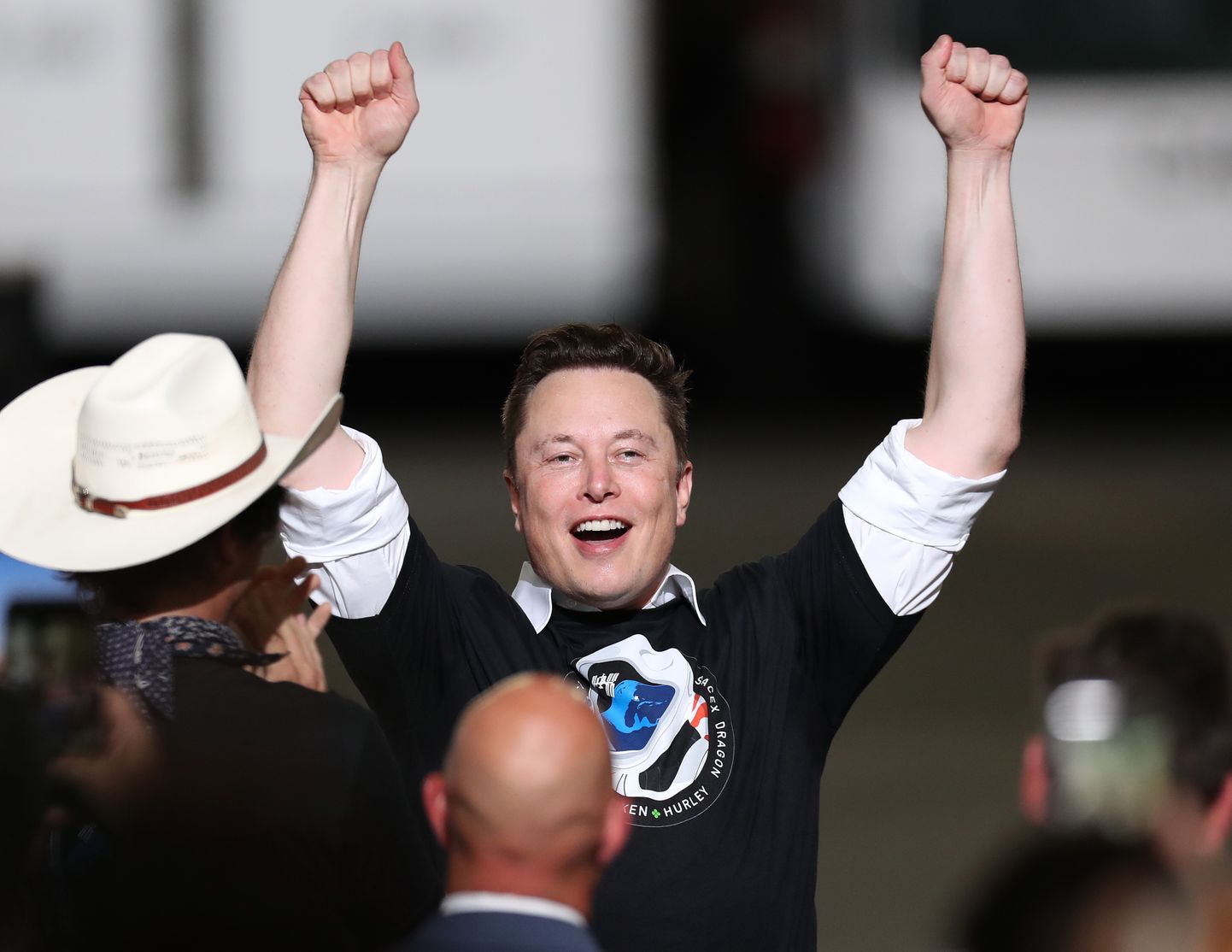 Elon Musk rõõmustas 30. mail 2020 SpaceXi kanderaketi Falcon 9 eduka stardi üle.