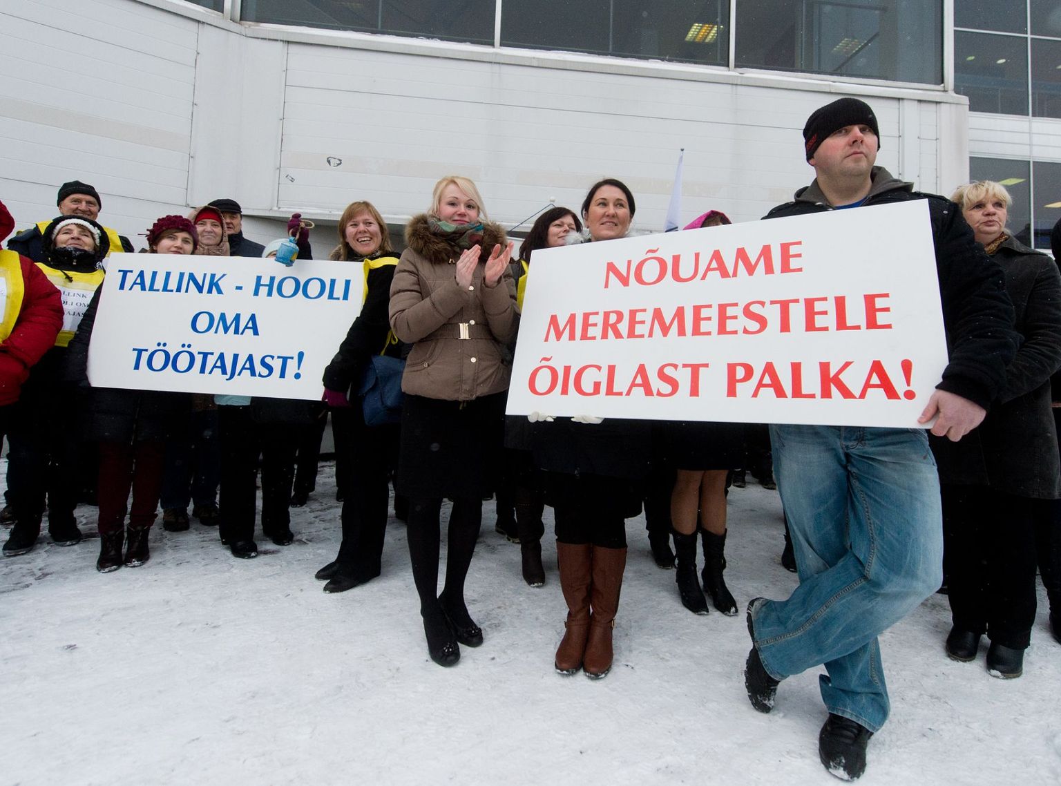 Tallinki töötajate streik D-terminali ees.