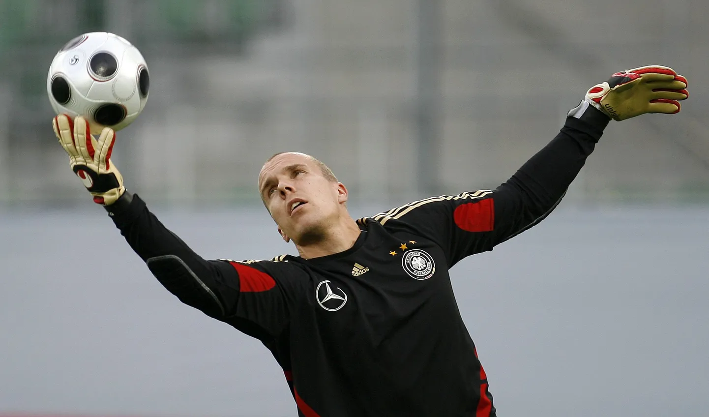 Saksa rahvuskoondise väravavaht Robert Enke treeningul veidi aega enne vabasurma minekut. Tema surm käivitas arutelu, kas sportlasel ei tohigi olla nõrkusi.