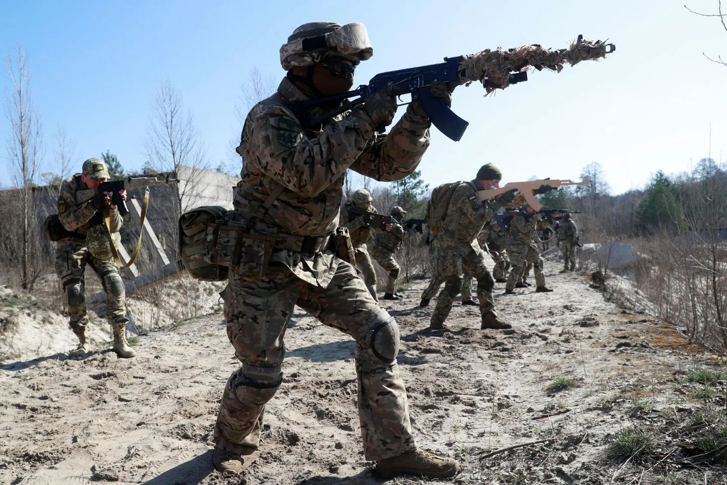 Ukraina territoriaalkaitse­üksuste reservväelased õppusel Kiievi lähistel nädalavahetusel.