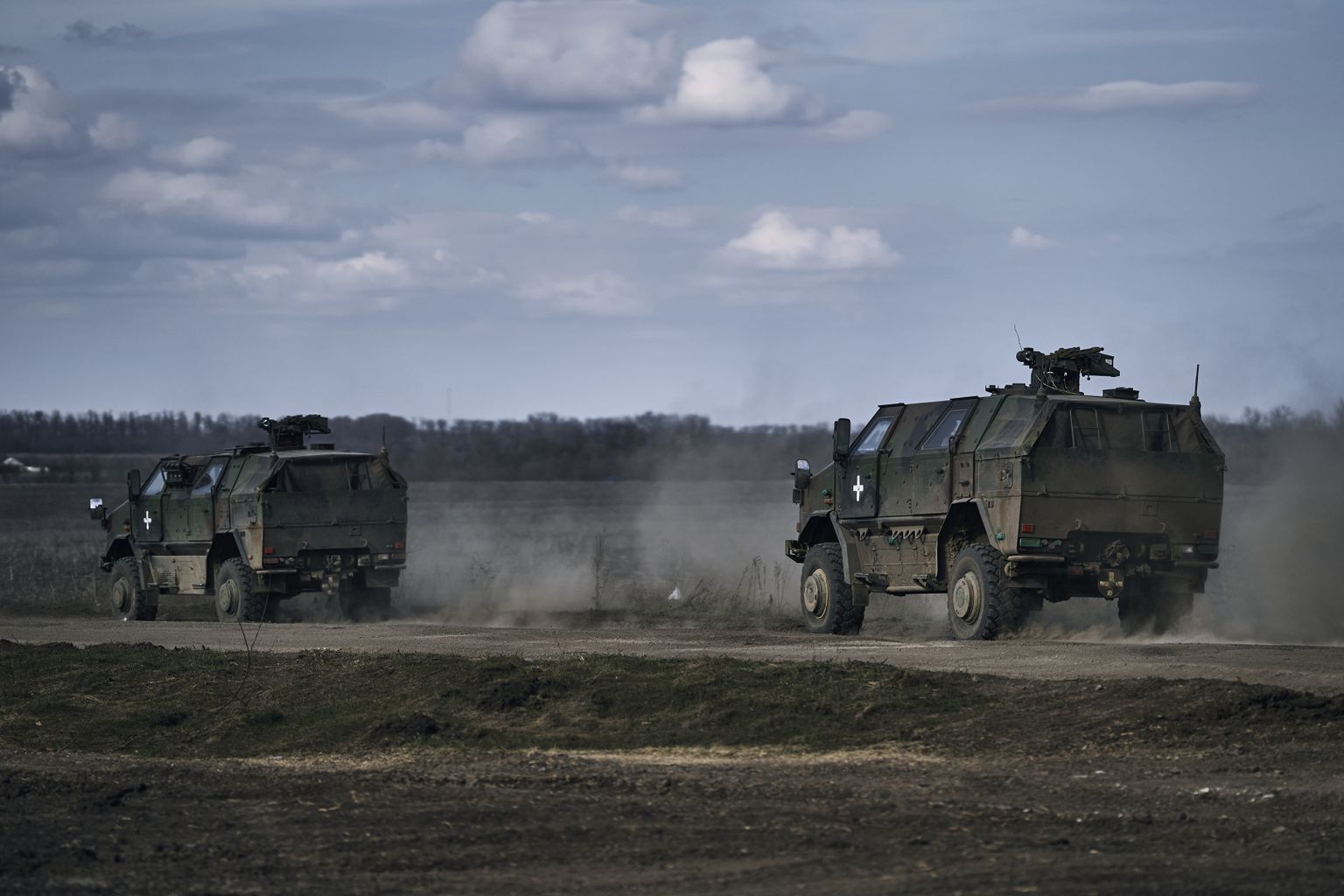 Ukraina sõjaväemasinad teel rindejoonele Bahmuti ümbruses.