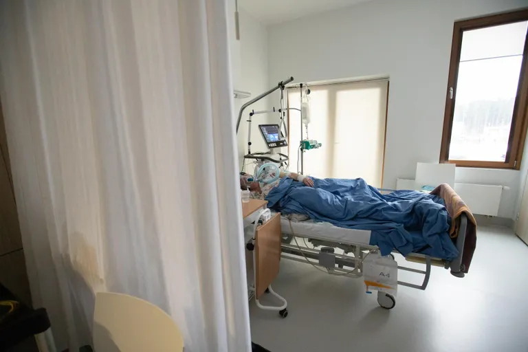 Paljud haiged ei suuda siin seista ega istuda. Nad sõltuvad hingamisaparaadist iga hetk.
