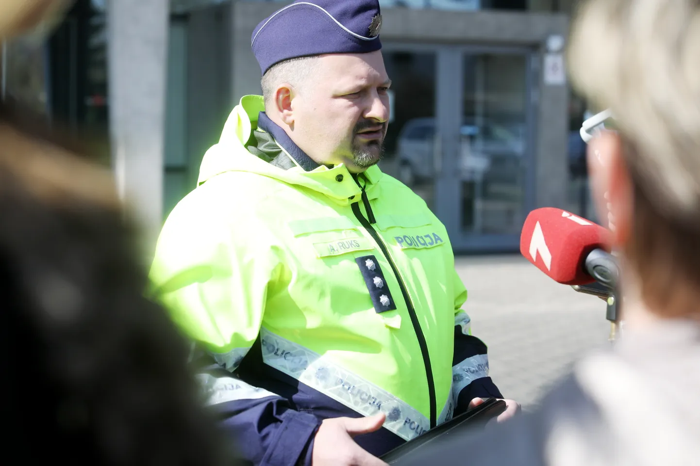Valsts policijas priekšnieks Armands Ruks piedalās preses brīfingā, kurā informē par sievietes slepkavību Jēkabpils novadā.