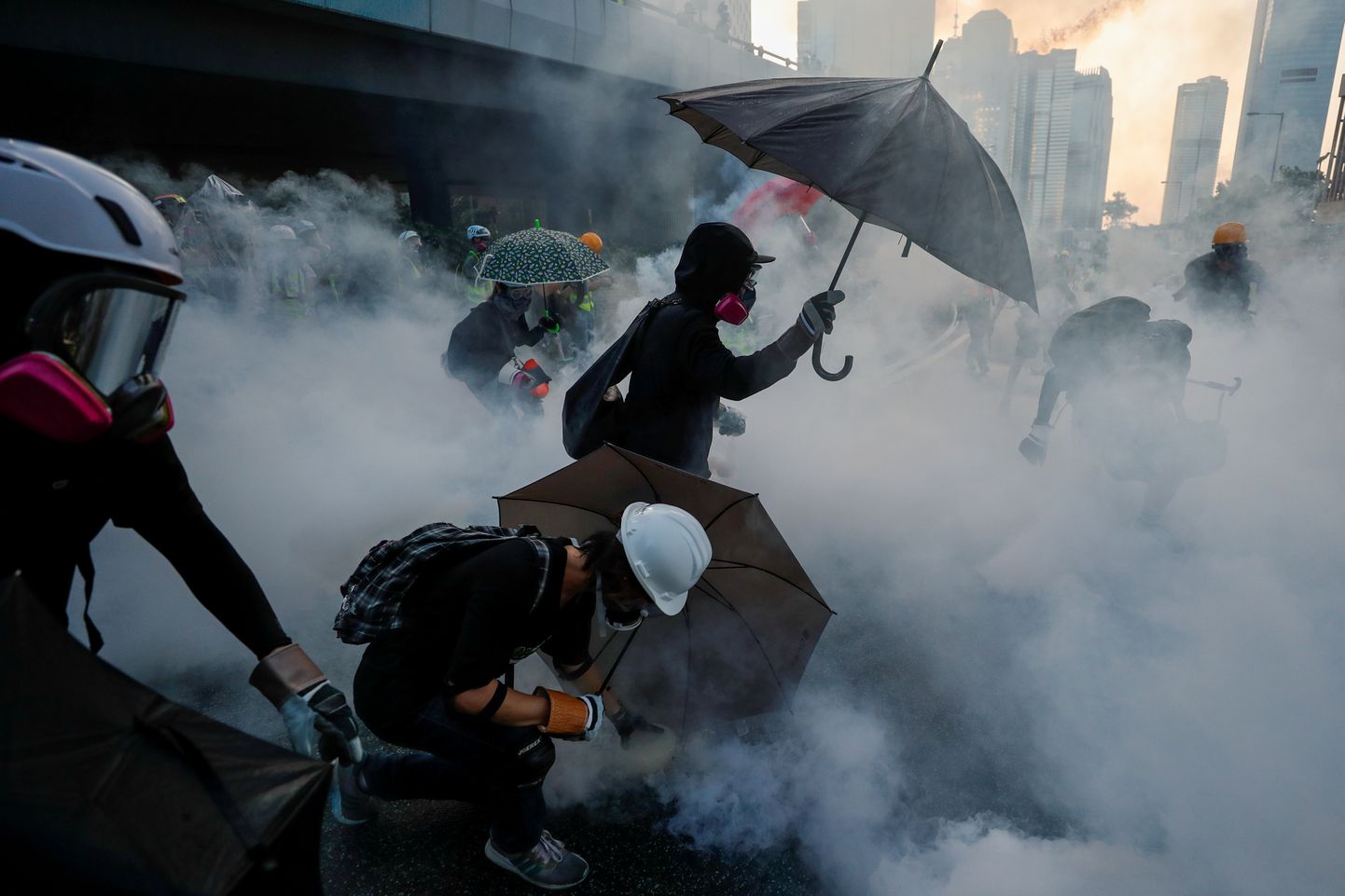 Valitsusvastased meeleavaldajad Hongkongi tänavatel möödunud nädalavahetusel.