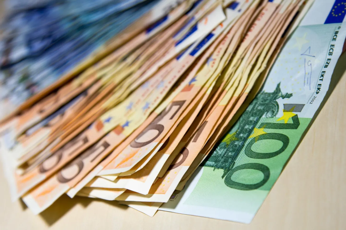 Põllumeeste üleminekutoetusteks mõeldud 15,3 miljonit eurot on riigieelarve kulude reale kirjutatud 13 miljardi kõrval väike summa. Ometi oleks sellest suur, mõnel juhul ilmselt elupäästev abi meie riigi kuuele tuhandele toidutootjale.