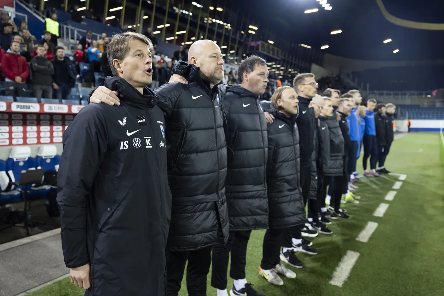 Soome kuni 21-aastaste koondise peatreener Mika Lehkosuo (vasakul), tema kõrval on abitreener Gert Remmel.