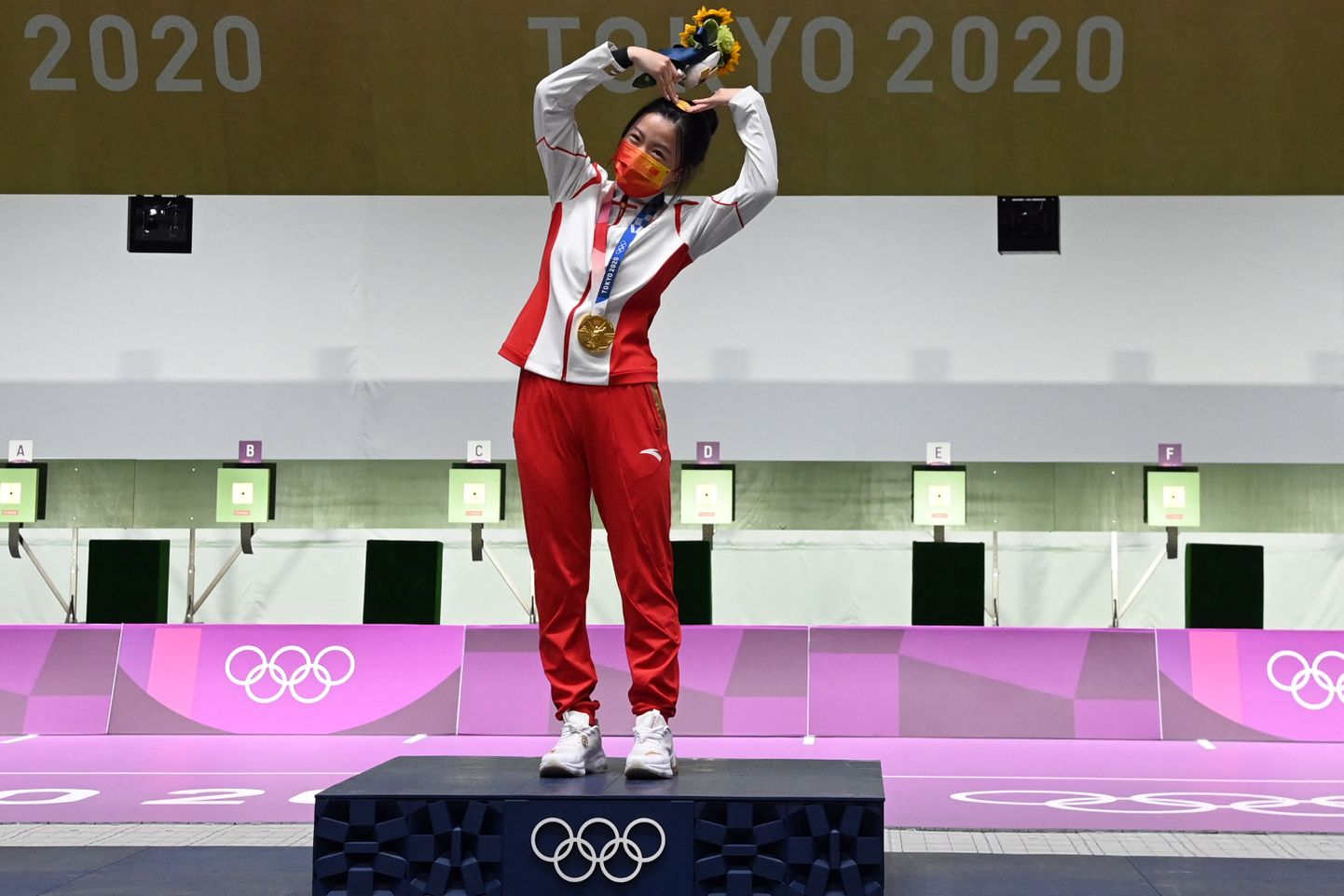 Tokyo mängude esimene olümpiavõitja Qian Yang.