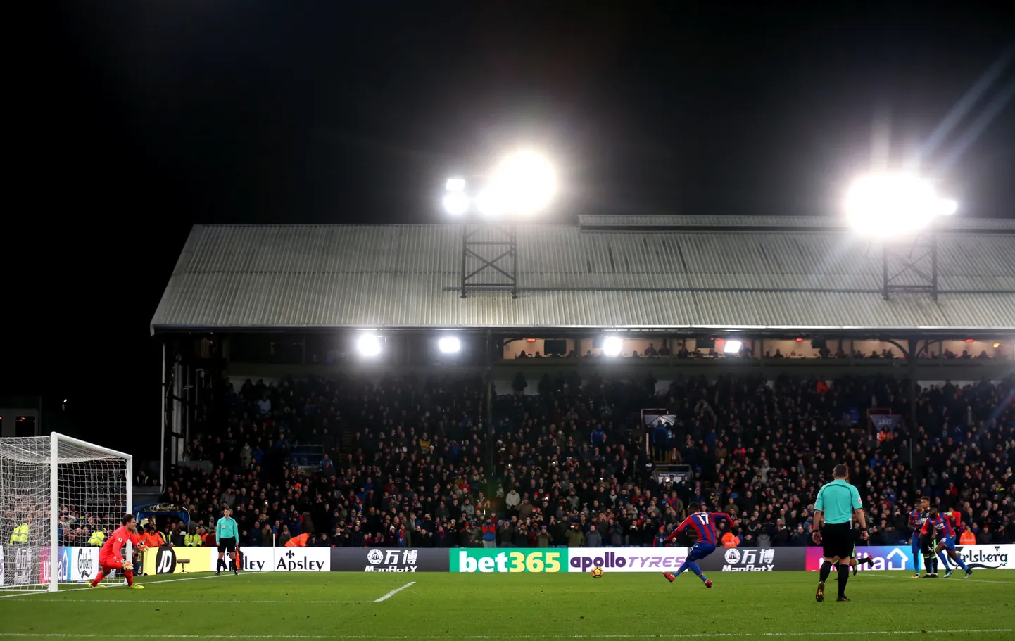 Christian Benteke eksis penaltil.