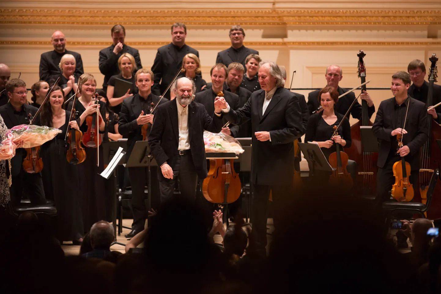 Foto: Sama muusikutekoosseis – Eesti Filharmoonia Kammerkoor, Tallinna Kammerorkester ja Tõnu Kaljuste – esitasid Arvo Pärdi loomingut mõned aastad tagasi New Yorgi Carnegie Hallis