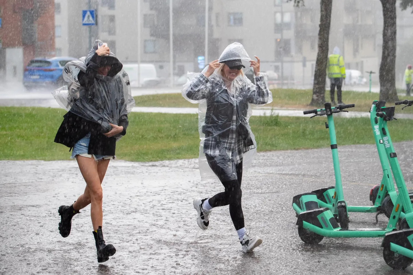 Järgmisel nädalal tuleb vihmavari või -keep käepärast hoida.
