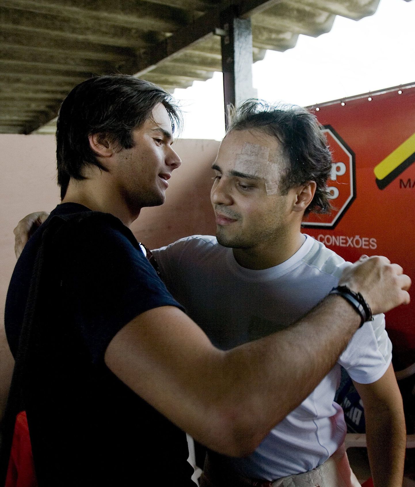 Felipe Massa ja Nelson Piquet tervitasid sõbralikult.