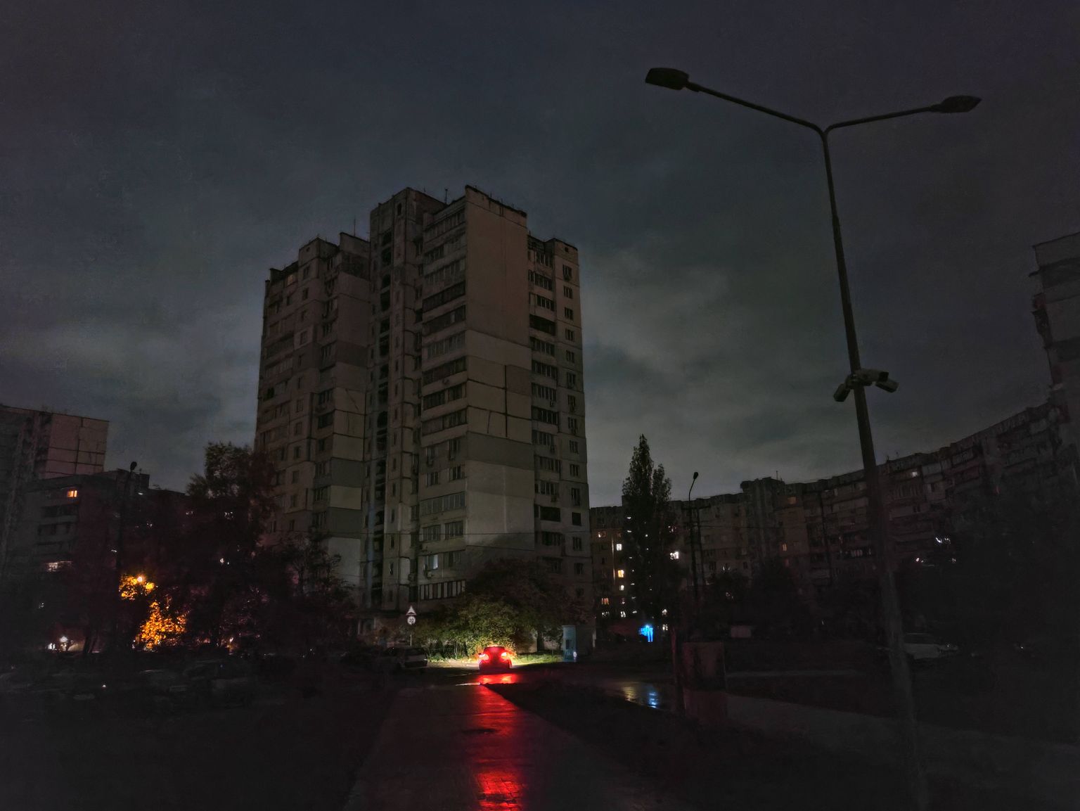 Pimedad majad elektrikatkestuse ajal Kiievis eelmisel nädalal.