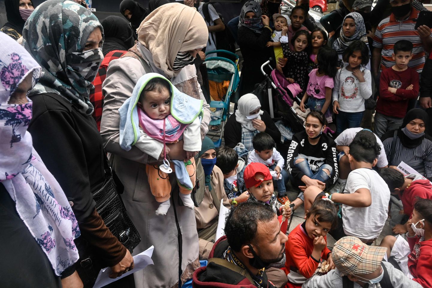 Pagulasstaatuse saanud inimesed kogunesid eelmisel nädalal Ateenas ÜRO Pagulaste Ülemvoliniku Ameti (UNHCR) juurde meelt avaldama enda peatse elupaigast väljatõstmise vastu.