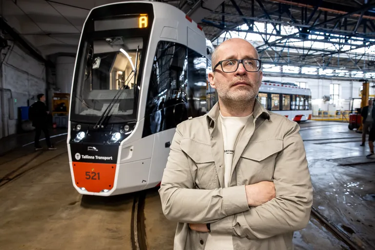 TLT teenindusdivisjoni juhi Hannes Falteni sõnul paistab uus tramm väljast vaadates tteistest kitsam, kuid tegelikult on see hoopis 10 cm laiem.