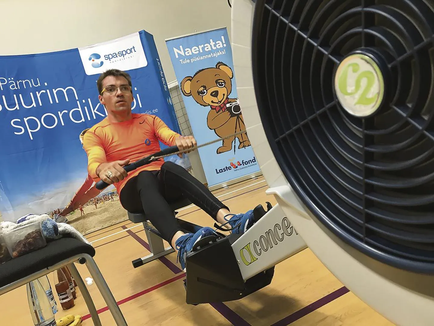 Randel Peerna istus sõudeergomeetril 100 kilomeetri maailmarekordi tegemiseks üle üheksa tunni jutti.