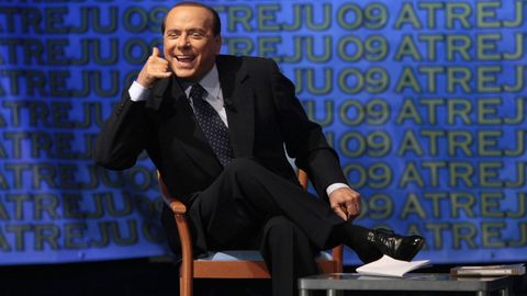 SEKS JA KOHUS ⟩ Surnud Berlusconi bunga-bunga pidude saaga kihutab järgmisesse vaatusesse