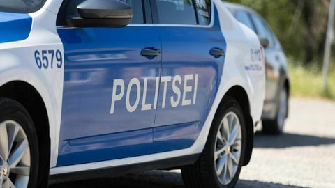 Tallinna maanteel vajus veoauto kurvis külili