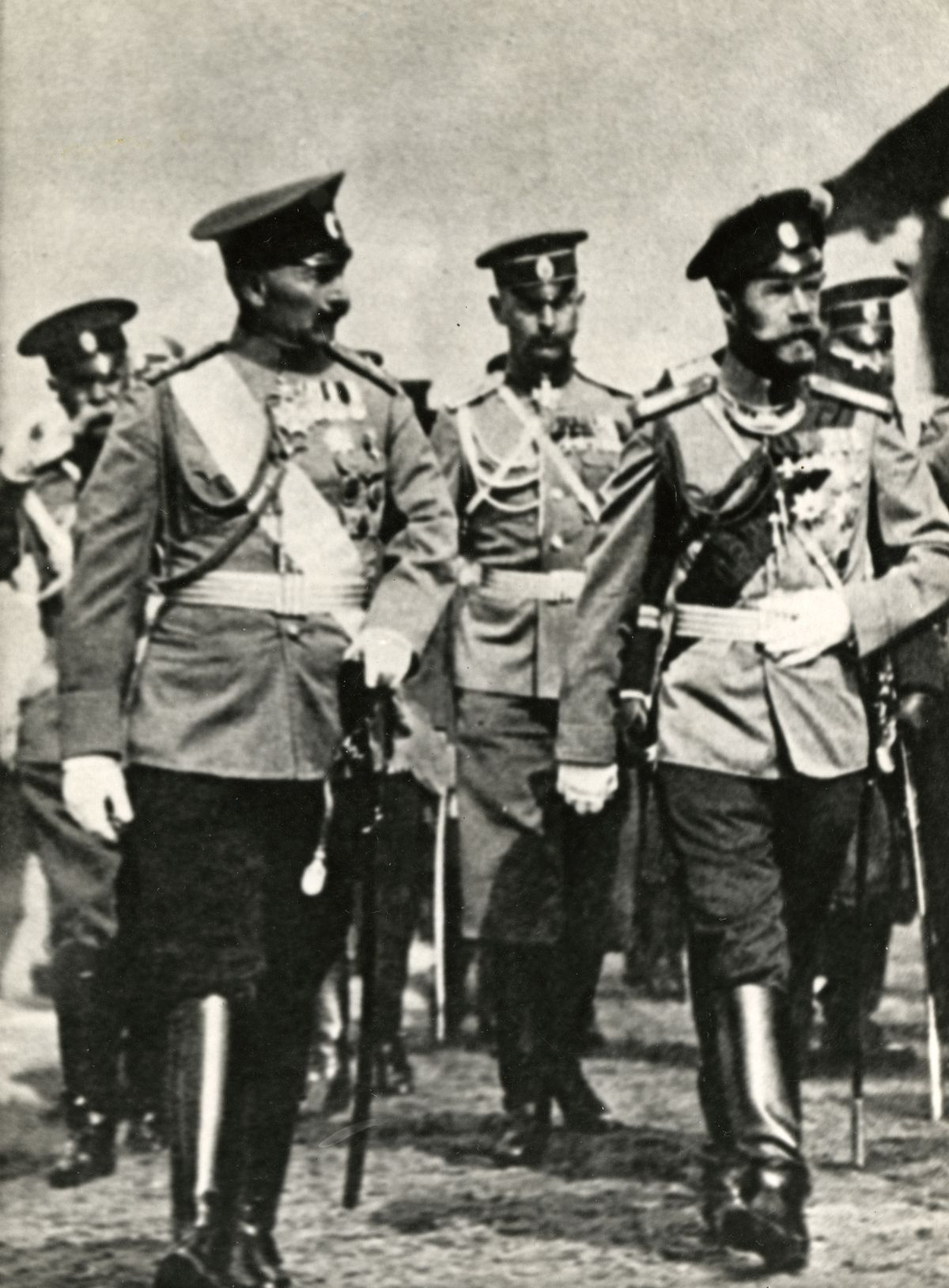 Saksa keiser Wilhelm II (vasakul) ja Vene tsaar Nikolai II (paremal).