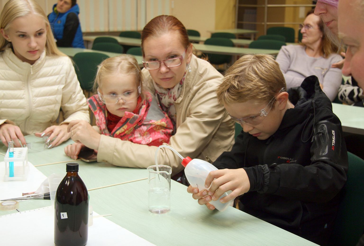 В "Ночь ученых" в Вирумааском колледже смогут блеснуть юные химики.