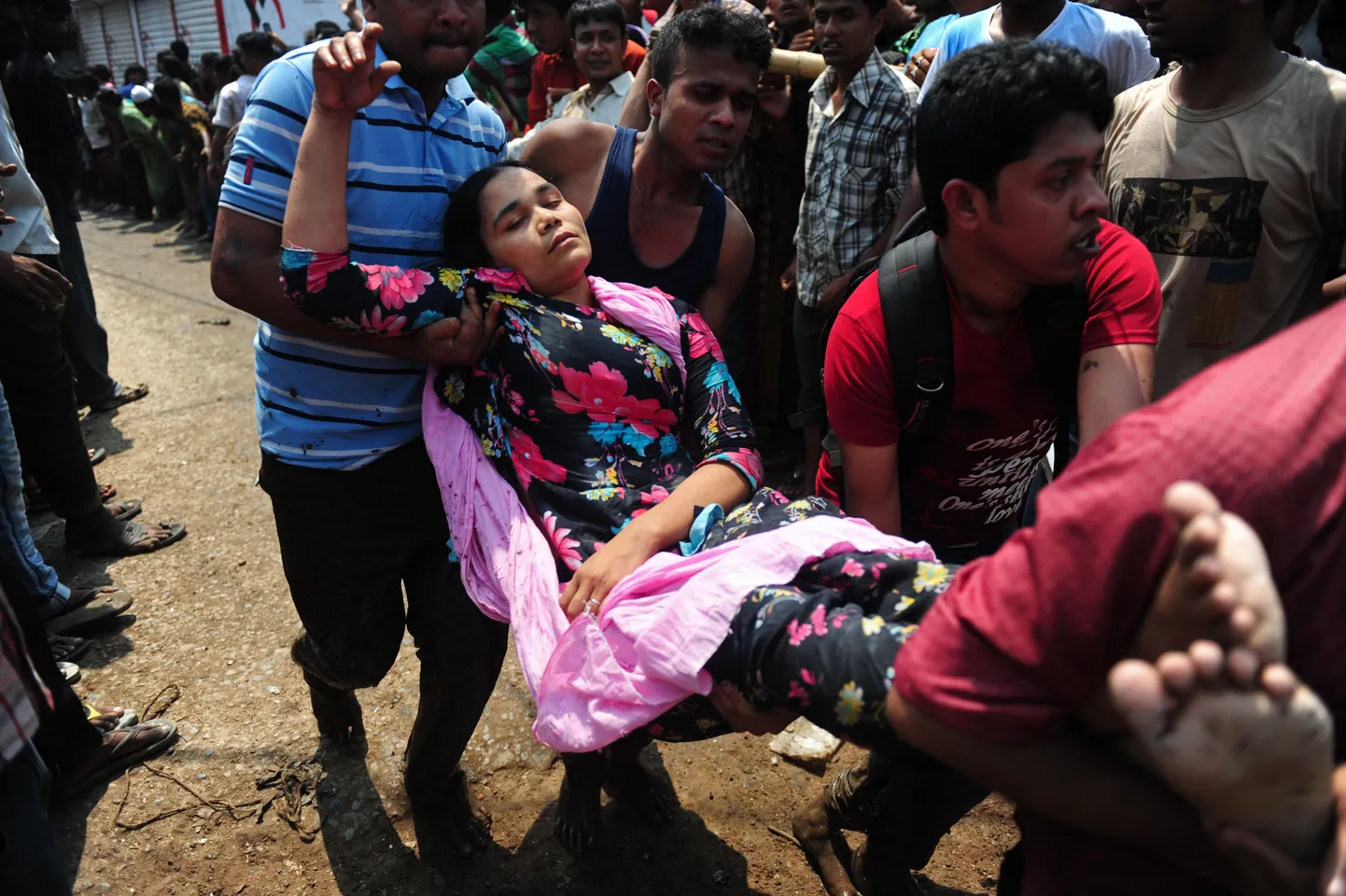Жительница Бангладеш по имени Решми, которая находилась в рухнувшем здании и была спасена из-под обломков спустя более двух недель, чувствует себя хорошо.