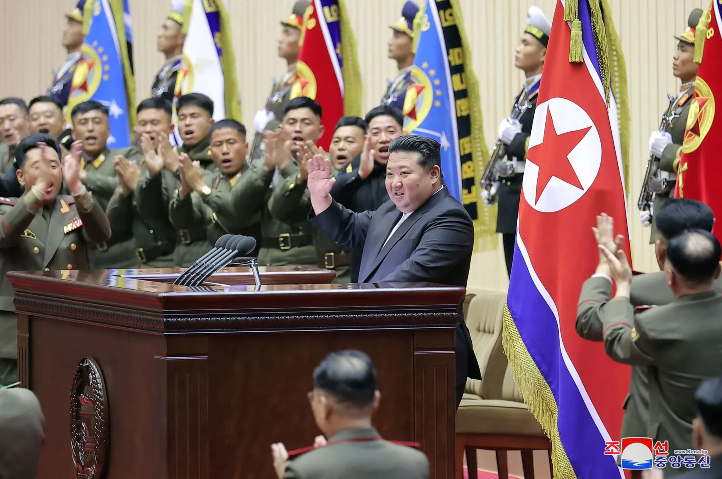 Põhja-Korea liider 15. novembril riigi relvajõudude pataljonikomandöride ja poliitkomissaride kohtumisel.
