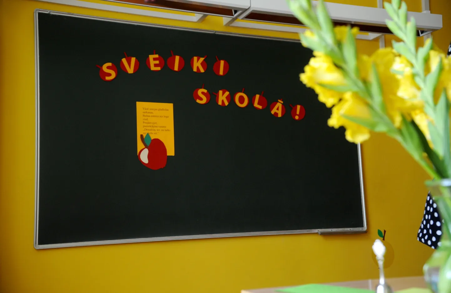 Tāfele Rīgas sākumskolā "Valodiņa".