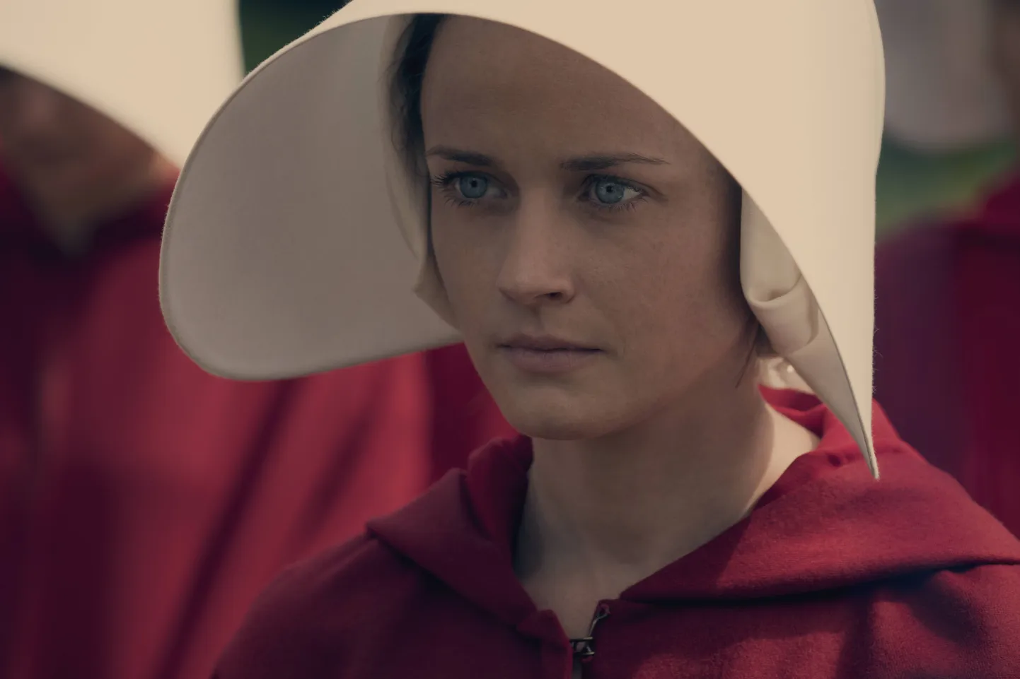 Alexis Bledeli mängitav tegelaskuju Ofglen populaarses seriaalis The Handmaid's Tale