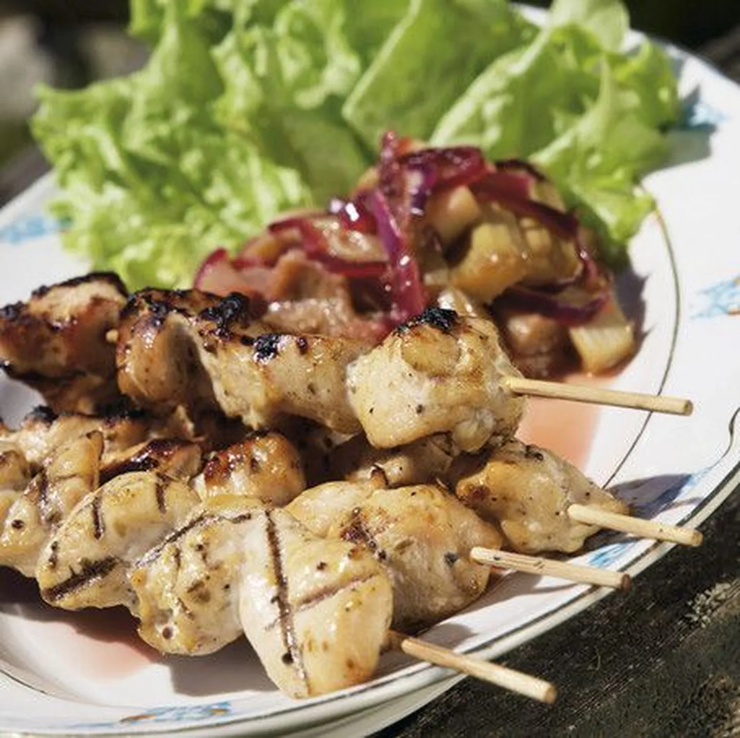 Kanavardad grillitud rabarberitega.