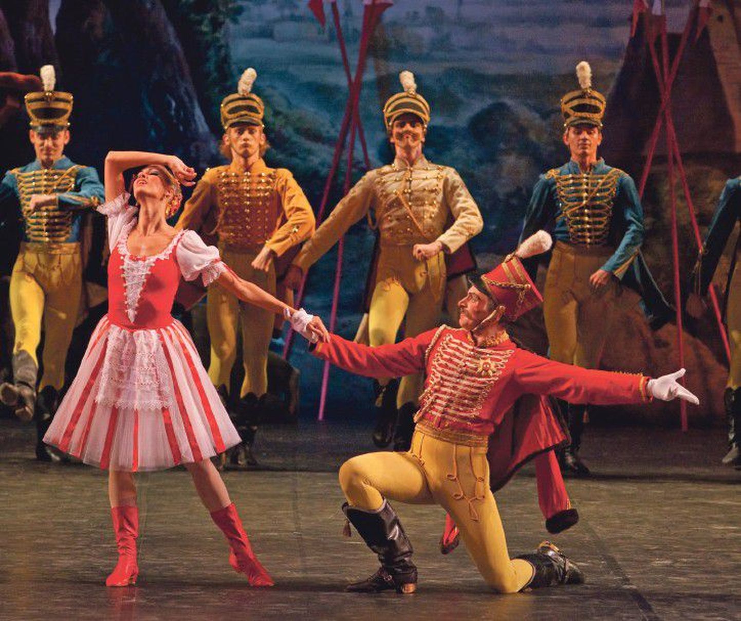 Праздничный и легкий балет «Привал кавалерии» на музыку Ивана Армс­геймера Михайловский театр показал на вечере классического балета.