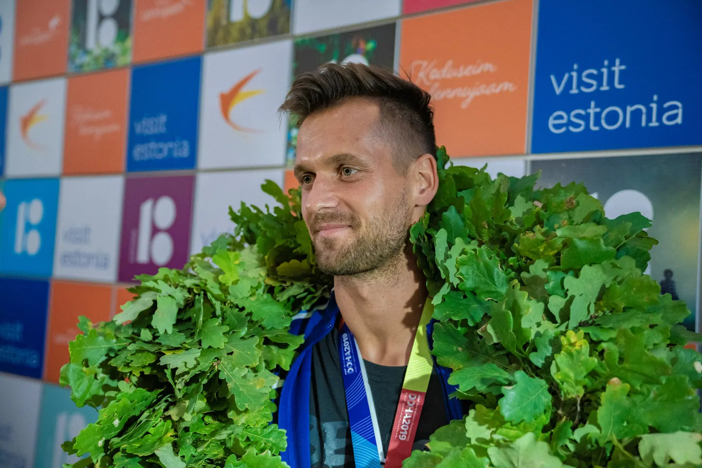 2019. Doha maailmameistrivõistlustel hõbemedali võitnud odaviskaja Magnus Kirt Eestisse jõudes.