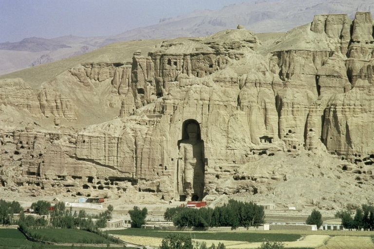Vaatepilt, mis kadus 2001. aasta märtsis: Bamiyani budakuju. 
