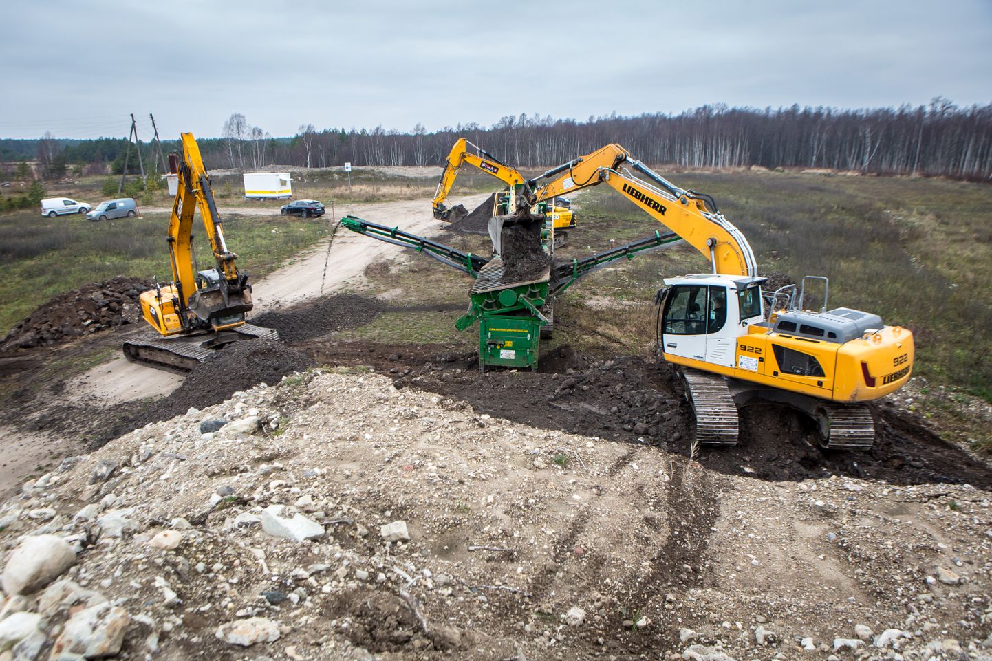 KALLIS LÕBU: Töö muudab kulukaks reostunud pinnase käitlemine ja suure osa pinnase vedu Tartumaale.