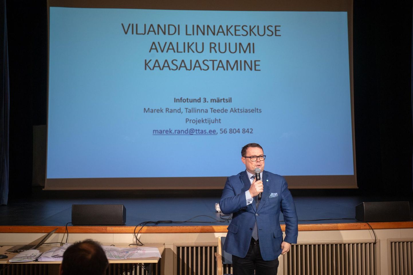 Teisipäeva õhtul kohtus Viljandi linnapea Madis Timpson Sakala keskuses huvilistega, et rääkida kesklinna uuenduskuurist.