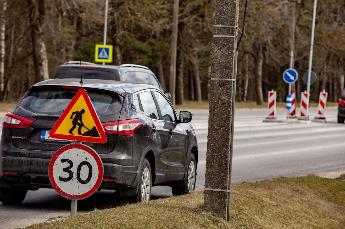 Kuigi TREV-2 Grupi esindaja ütles, et Riia maanteel on kiirusepiirangu märgid ära pööratud, siis reede pärastlõunal olid need täiesti olemas.