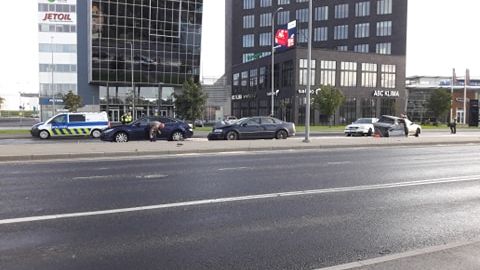 Фото: на Петербургском шоссе столкнулись пять автомобилей