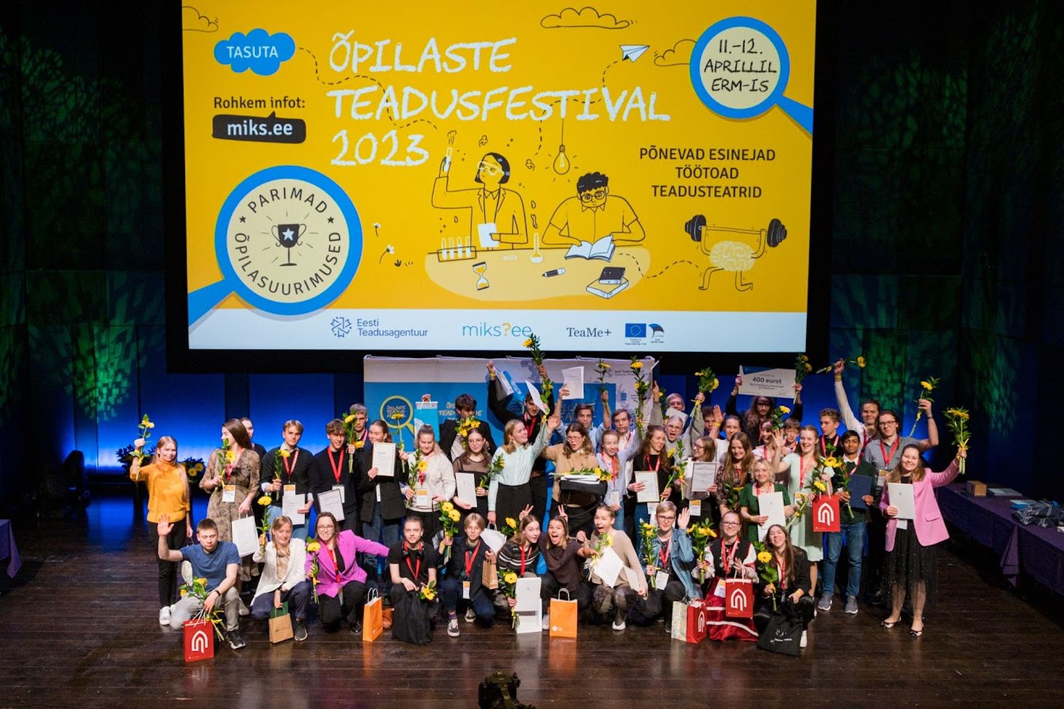 Välja anti 12 riiklikku preemiat põhikooli- ja gümnaasiumiastmes, lisaks valiti välja kolm noort kes esindavad Eestit sügisesel Euroopa Liidu noorteadlaste konkursil.