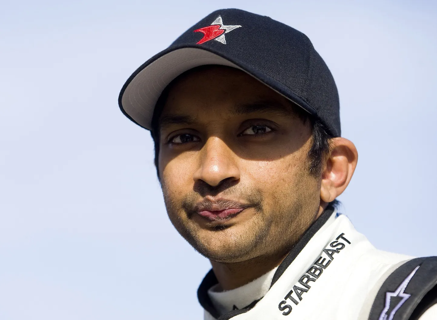 HRT meeskonna esimeseks piloodiks on hindu Narain Karthikeyan.