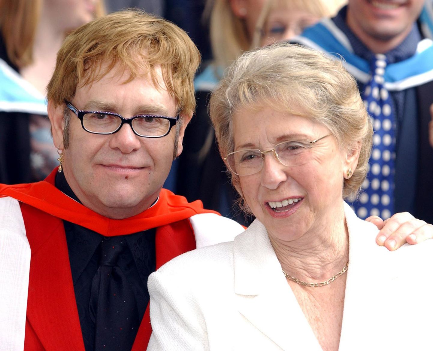 Sir Elton John koos ema Sheila Farebrother´iga.