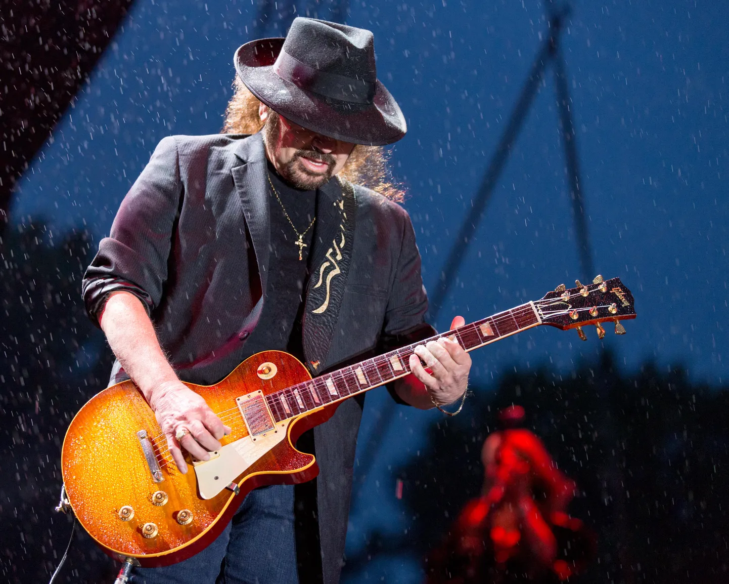 Kitarriga kuningas Gary Rossington aastal 2015.