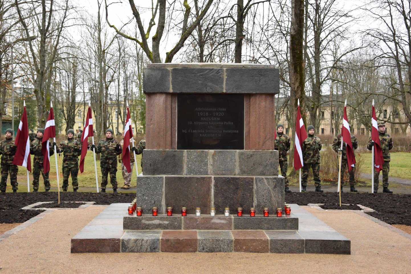 Памятник погибшим солдатам 10-го Айзпутского пехотного полка и бывшего 1-го батальона Латышских стрелков в Даугавпилсе.