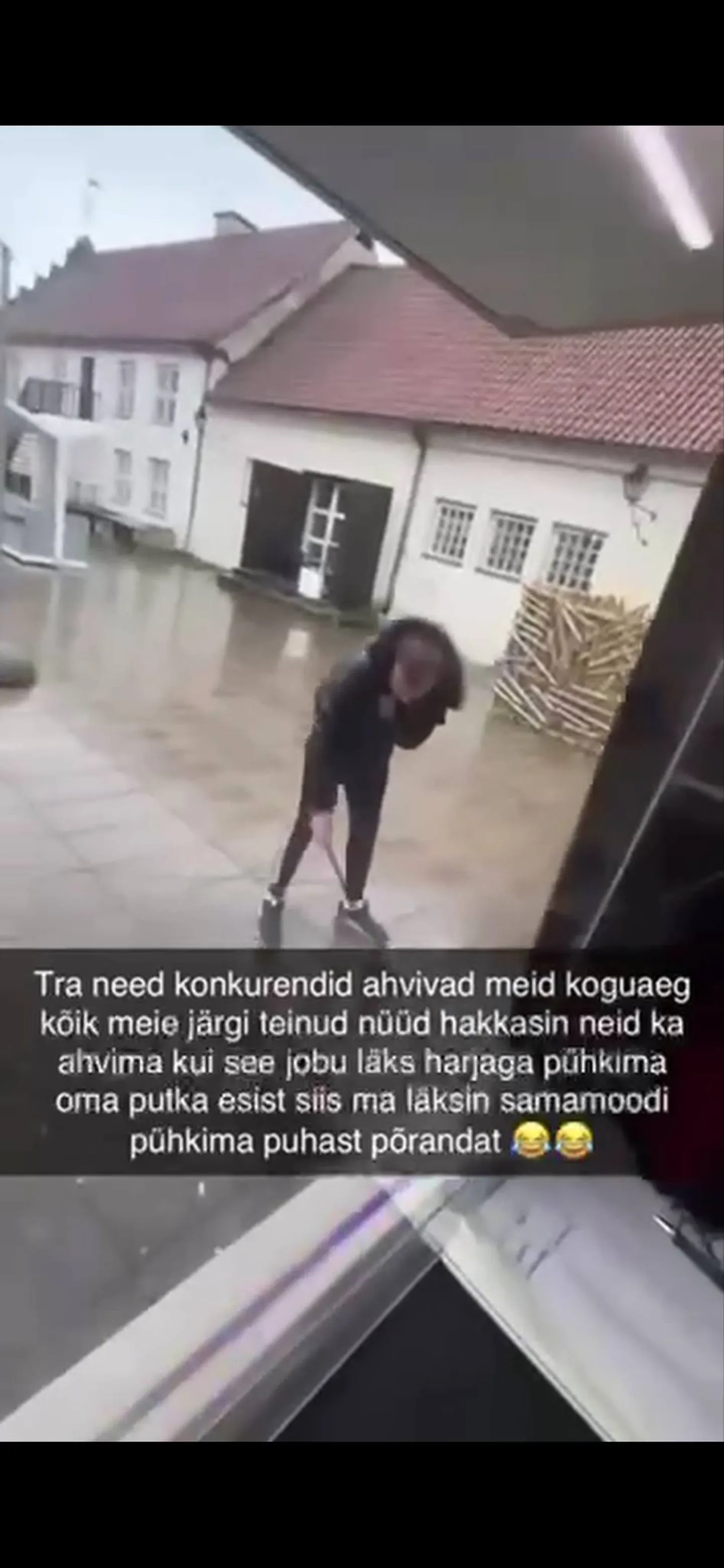 Shaurma Kuressaare töötaja laadis enda sotsiaalmeediasse üles pilkava alatooniga video. Tänaseks on konkurentide ees väidetavalt vabandatud.