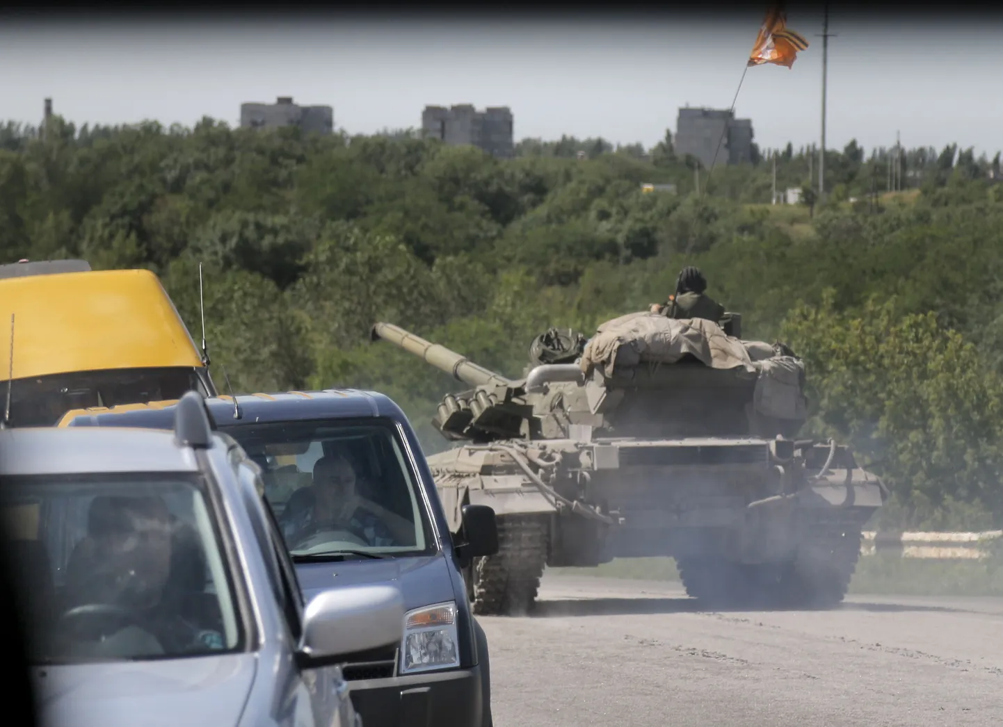 Venemeelsete tank Janakijevo linna lähistel autoteel.