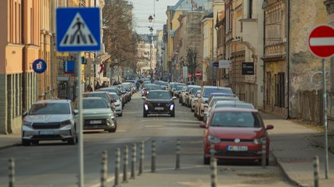 Tiks ieviesti apstāšanās aizliegumi vairākās Rīgas ielās