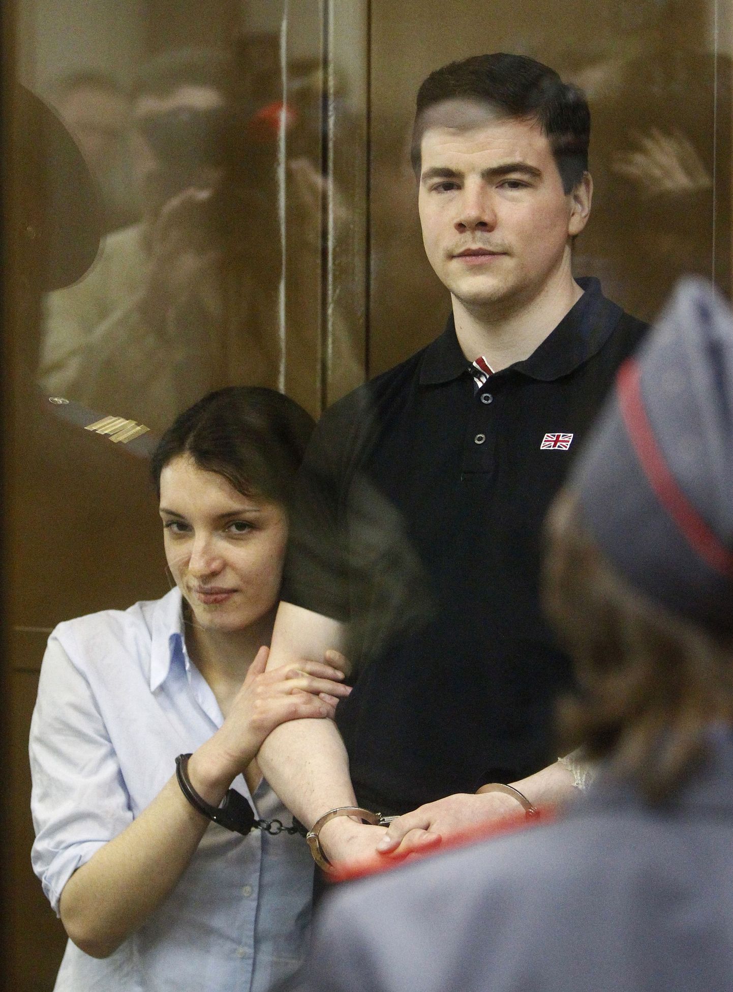 Nikita Tihhonov ja Jevgenija Hasis Moskva linnakohtus 6. mail 2011.