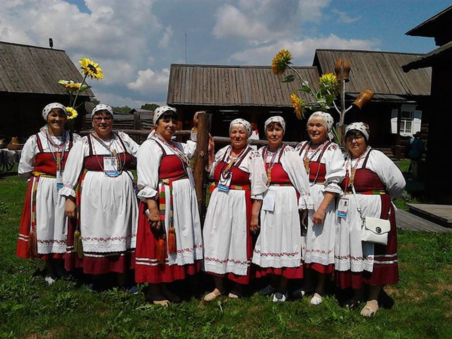 Hõimupäevadel esinevad Tšernõši Tšipsanistid Komist.